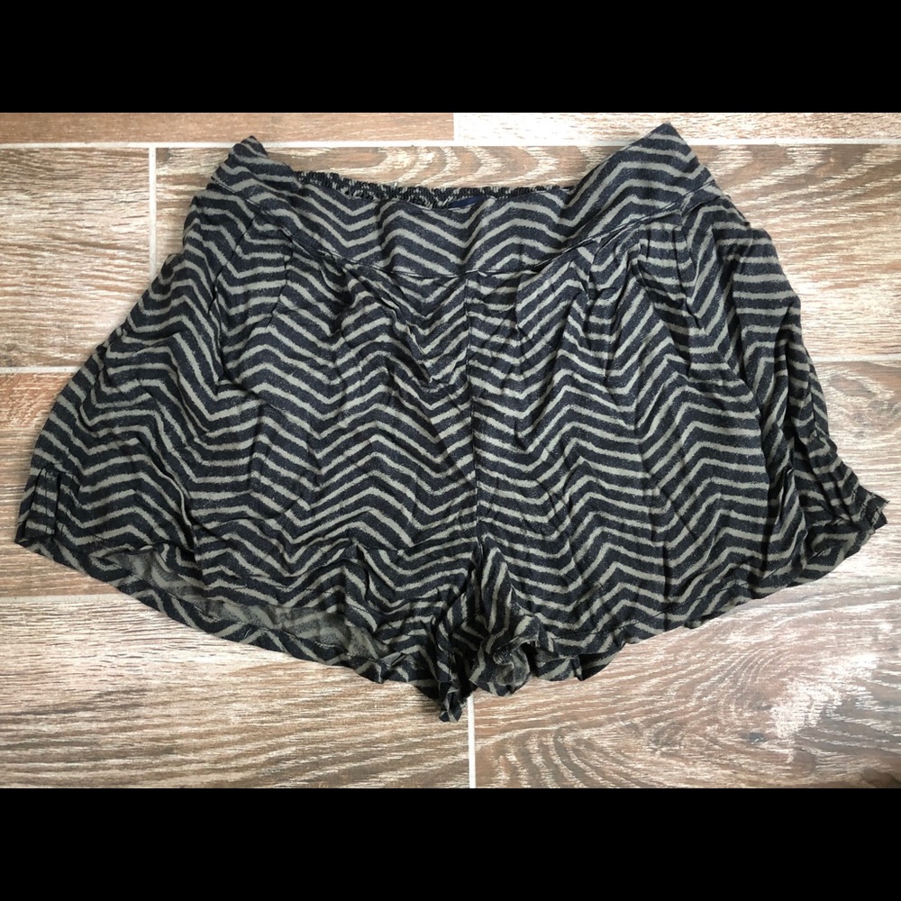 Patterned flowy shorts